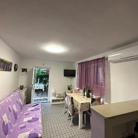 Apartment Tonka - 150 M From