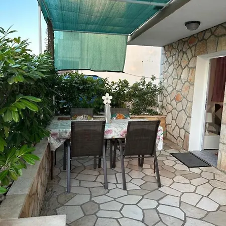 Apartment Tonka - 150 M From