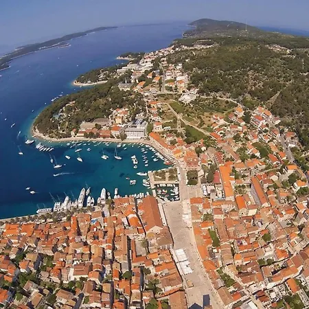 Tonka - 150 M From Apartment Jelsa (Hvar)